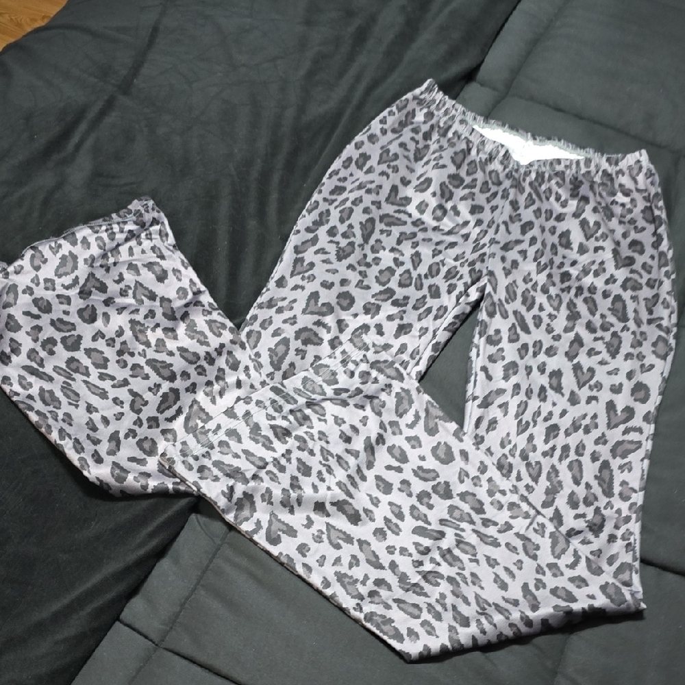 Womens Leopard Print Flare Pants, Med